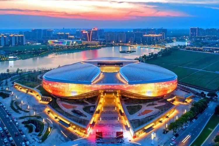 國(guó)家級(jí)工程獎(jiǎng)大滿貫！嘉興市文化藝術(shù)中心的燈光閃耀秀湖